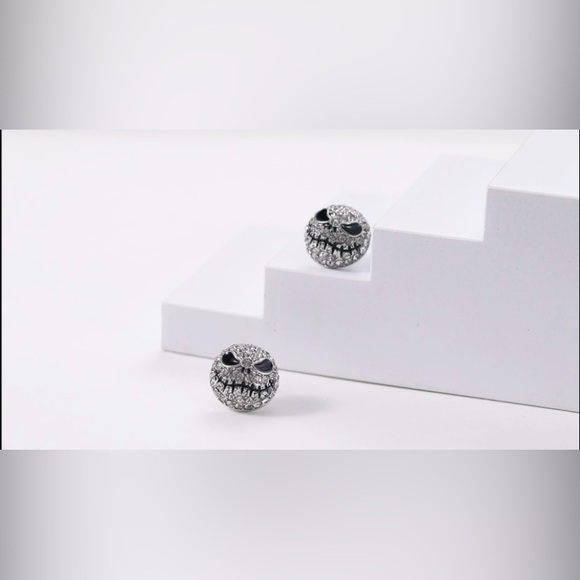 Jack Skellington Nightmare Before Christmas Crystals Stud Earrings Silver- NWT - Picture 6 of 6